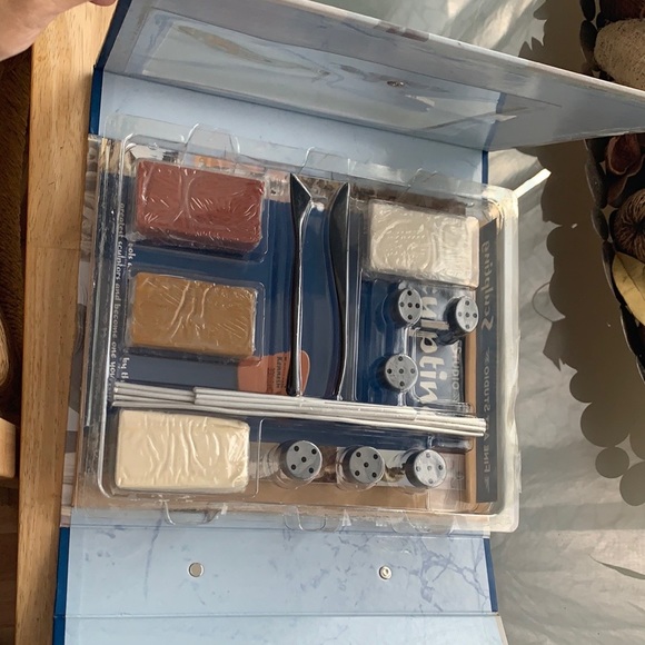 NWOT Fine Art Studio - Sculpting - Picture 2 of 3